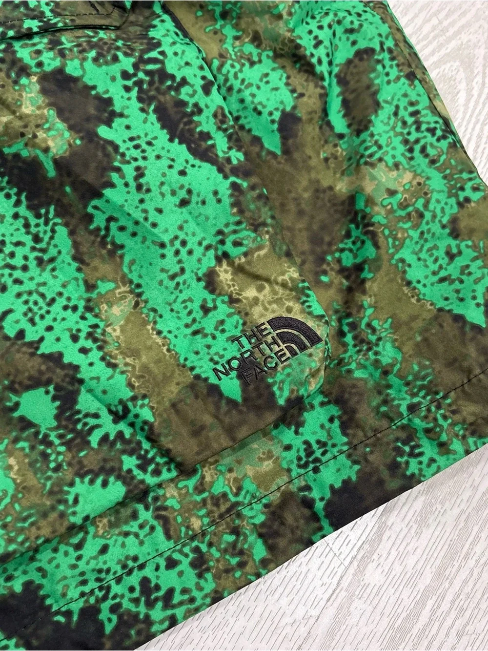 The North Face Mountain Parka / Utility Jacket (Green Camo) Size XL